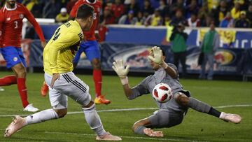 HARRISON, NJ - OCTOBER 16: Keylor Navas #1 of Costa Rica deflects a shot by Santiago Arias #4 of Colombia during their match at Red Bull Arena on October 16, 2018 in Harrison, New Jersey. Jeff Zelevansky/Getty Images/AFP
== FOR NEWSPAPERS, INTERNET, TE