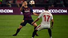 Clement Lenglet controla el bal&oacute;n ante Pablo Sarabia durante la final de la Supercopa de Espa&ntilde;a entre Barcelona y Sevilla.