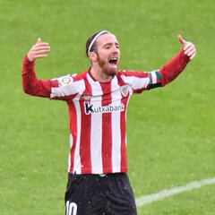 Muniain canta bajo la lluvia