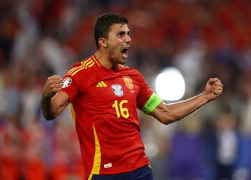 Soccer Football - Euro 2024 - Semi Final - Spain v France - Munich Football Arena, Munich, Germany - July 9, 2024  Spain's Rodri celebrates after the match REUTERS/Leonhard Simon