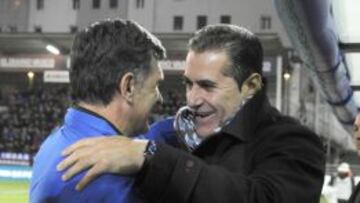 Saludo entre Mendilibar y Sandoval en Eibar.