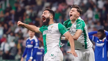 Alves, en la celebración de su gol ante el Zaragoza