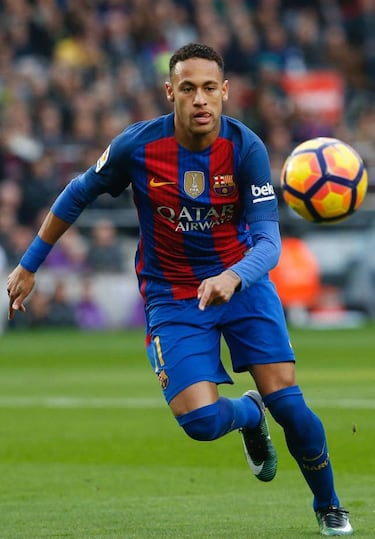 Barcelona Batman, Neymar, parties with partner Catwoman