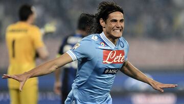Cavani celebra un gol con el Nápoles.