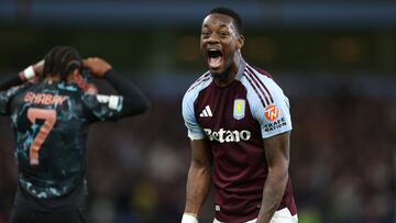 BIRMINGHAM, ENGLAND - OCTOBER 02: Jhon Duran of Aston Villa celebrates the team's victory at full time during the UEFA Champions League 2024/25 League Phase MD2 match between Aston Villa FC and FC Bayern München at Villa Park on October 02, 2024 in Birmingham, England. (Photo by Michael Steele/Getty Images)