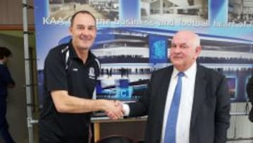 Víctor renueva con el Gent.