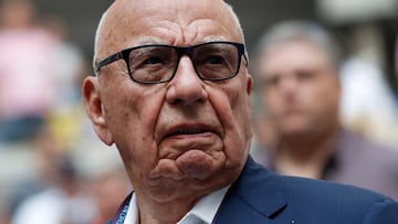 FILE PHOTO: Rupert Murdoch, Chairman of Fox News Channel, stands before Rafael Nadal of Spain plays against Kevin Anderson of South Africa.  REUTERS/Mike Segar/File Photo