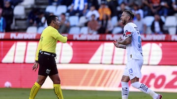 Indigna el gesto de Sergio Ramos con el árbitro tras empujar a un rival