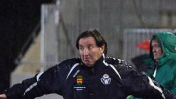 <b>PASIÓN. </b>Anquela, el técnico del Alcor, vivió el duelo con intensidad.