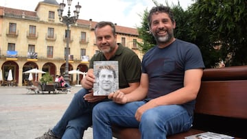 David Rubio, autor del libro, junto a Juan&iacute;n Garc&iacute;a, en Le&oacute;n. 