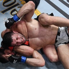 Makhachev saca el rodillo