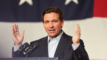 Ron DeSantis, amenazado con cargos de secuestro por ley antiinmigrante en Florida