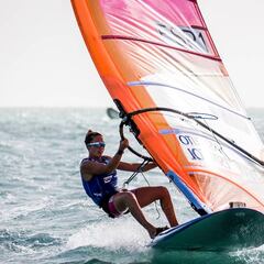 Blanca Manchón recupera el liderato de la clase RS:X