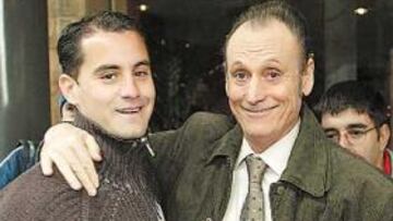 <>NO HAY RENCOR CON ITO, SU EX CAPITÁN</b>. Minutos antes de abandonar Barcelona, Manuel Ruiz de Lopera se reencontró con Ito, ex capitán del Betis ahora cedido al Espanyol. Sin rencores ni malos sentimientos entre ambos, Lopera le deseó al jugador.