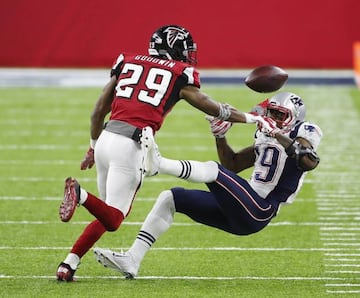 El juego aéreo de los Patriots no era capaz de hacer daño a la secundaria de los Falcons.