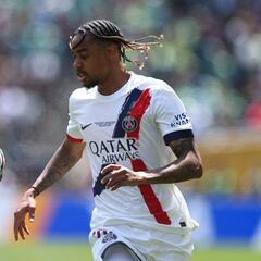 Barcola tiene la llave para evitar ¡el descenso administrativo del Olympique de Lyon!