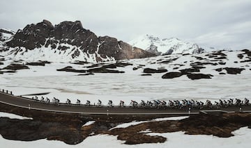El pelotón durante la 20ª etapa del Giro de Italia.