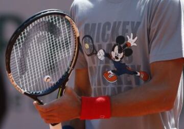 Djokovic se entrena en Roland Garros.