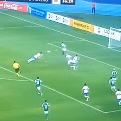 ¡Qué golazo! La combinación de la UC que Aravena finalizó con una ‘palomita’