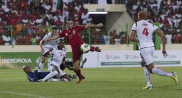 Partido amistoso Guinea Ecuatorial-España. 0-1. Cazorla anota el primer tanto.