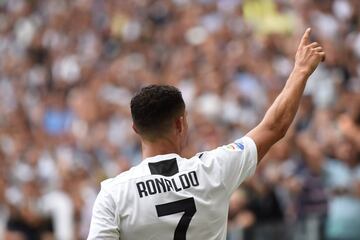 Soccer Football - Serie A - Juventus v U.S Sassuolo - Allianz Stadium, Turin, Italy - September 16, 2018  Juventus' Cristiano Ronaldo celebrates scoring their first goal  