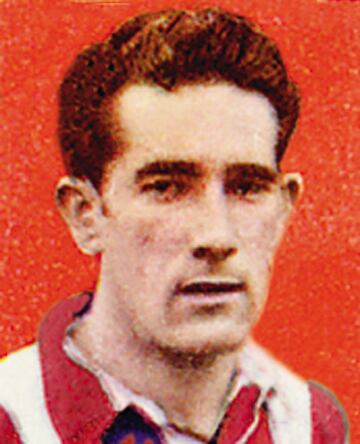 Jugó en el Atlético de Madrid desde 1947 hasta la mitad de la temporada 1949-50 que fichó por la Real Sociedad.