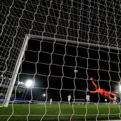 Agujeros en la muralla blanca