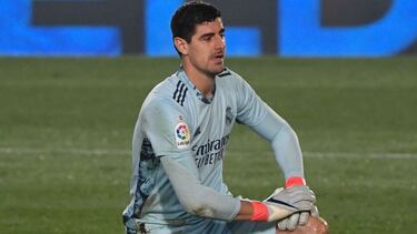 Courtois, lamentándose el sábado en el Di Stéfano, después de que un error suyo supusiera el 0-2, marcado por Joselu.