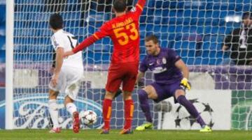 2-1. Arbeloa marca el segundo gol.