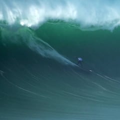 Natxo Gonzalez, nominado a la mejor ola del año con su inédito 10 en Nazaré