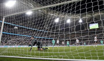 Parejo slots home the penalty to make it 1-3.