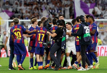 Tangana final entre los jugadores de ambos equipos. 