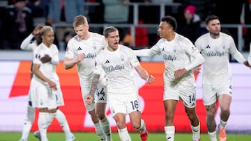 Nicolás Domínguez put Forest back into the tie which went to extra-time then penalties. The English team took the shootout 0-3.
