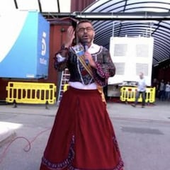 Jorge Javier Vázquez indigna a las redes al vestirse de fallera