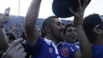 Osvaldo González festejó con gran alegría la obtención del Torneo de Apertura.