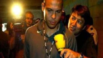 <B>SUSTITUIDO.</B> El delantero brasileño sólo jugó medio partido ante Chile debido a una contractura.