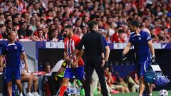 El jugador del Atlético de Madrid, Koke, se va del terreno de juego con molestias musculares a los seis minutos del inicio del partido. Le sustituyó Pablo Barrios.