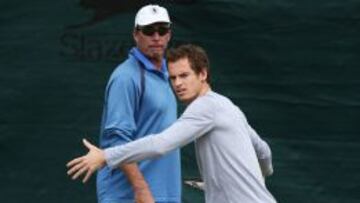 Ivan Lendl no le quita ojo a Andy Murray, el tenista que entrena y que jugar&aacute; esta tarde la final de Wimbledon.