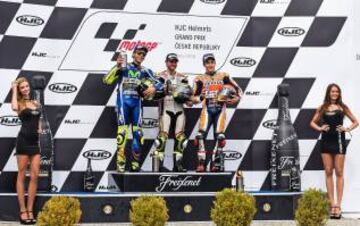 Valentino Rossi, Cal Crutchlow y Marc Márquez en el podio.