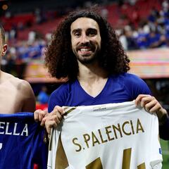 Cucurella se come el Mundial