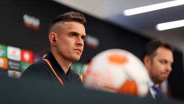 SEVILLE, SPAIN - MAY 17: Rafael Santos Borre of Eintracht Frankfurt speaks to the media during the Eintracht Frankfurt Press Conference at Estadio Ramon Sanchez Pizjuan on May 17, 2022 in Seville, Spain. Eintracht Frankfurt will face Rangers FC in the UEFA Europa League final on May 18, 2022. (Photo by Fran Santiago - UEFA/UEFA via Getty Images )