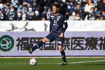 El futbolista canario Carlos Guti¨¦rrez lleg¨® con veintisiete a?os de edad a Jap¨®n para vestir la camiseta del Avispa Fukuoka con un contrato por dos a?os y con el que conseguir¨¢ el ascenso a la J1 League. Actualmente juega en el Tochigi de la Segunda Divisi¨®n nipona.