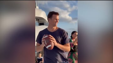 Beckham presume su lanzamiento con Tom Brady