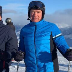 Arnold Schwarzenegger se va a esquiar con Clint Eastwood: "Dúo icónico"