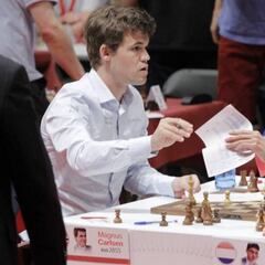 El campeón Carlsen pierde contra el georgiano Pantsulaia