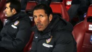 Simeone, en el banquillo durante el partido de vuelta con el Sant Andreu.