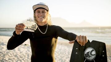 Liam Whaley, con el trofeo que le acredita como segundo en el Red Bull King of the Air 2018.