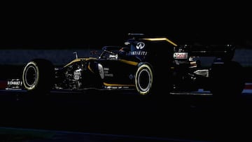 MONTMELO, SPAIN - MARCH 06: Carlos Sainz of Spain driving the (55) Renault Sport Formula One Team RS18 on track during day one of F1 Winter Testing at Circuit de Catalunya on March 6, 2018 in Montmelo, Spain. (Photo by Mark Thompson/Getty Images)