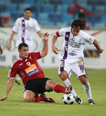 Fichó por el Al-Ain en 2008 y estuvo hasta 2010. Posteriormente fue presentado por el Al-Wahda en 2015, equipo en el que jugó hasta 2017.