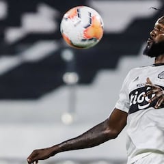 Final abrupto a la aventura de Adebayor en Paraguay